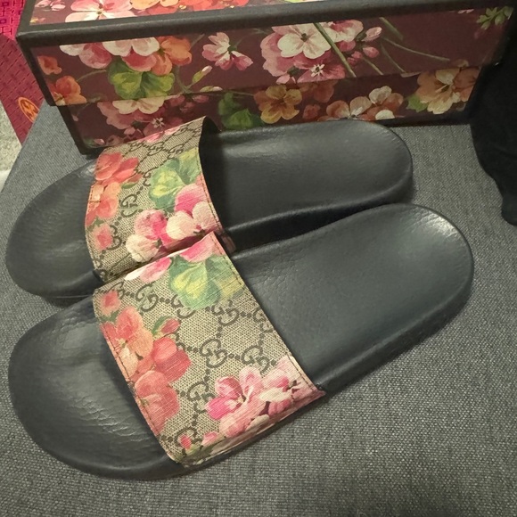 Gucci Black Floral Slippers - Picture 1 of 5